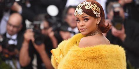 how much rihanna is worth and how she makes her money
