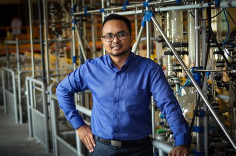 Giúp du khách dễ dàng quan sát cảnh vật thiên nhiên, gọn nhẹ, dễ sử dụng. Universiti Sains Malaysia Foundation - Rasmi Suc