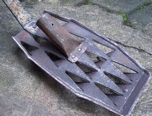 Peranti teknikal ini bagus untuk memotong rumput di pondok musim panas atau taman. Alat Pertanian Tradisional Yang Masih Digunakan di ...