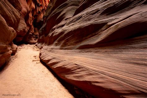 The whole canyon can be hiked in one day, though camping en route for one night is more. Buckskin Gulch Day Hike & Photography Guide - The Van Escape