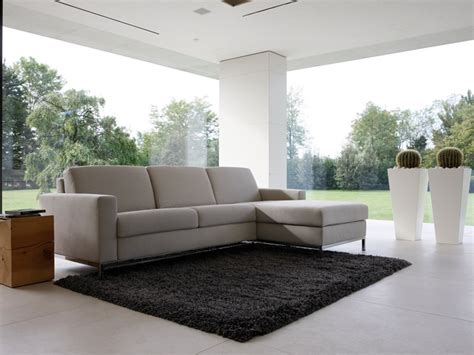 Sempre di più il divano diventa un'isola relax grazie a nuove profondità, sempre più grandi, penisole e chaise. Divano Letto Con Isola