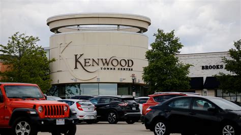 Sheriff Mother And Son Wanted After Kenwood Mall Parking Spot Fight