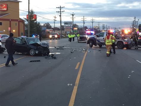 5 vehicle crash on Preston Hwy. sends 6 people to the hospital | WHAS11.com