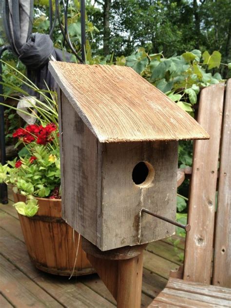 mangeoire oiseau matériaux recyclés design cassique nichoir à placer dans le jardin Cool Bird