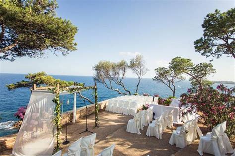 That's why we've replaced wedding packages with wedding planners, making a very personal experience a personalized one for you. Top 2015 Wedding destinations in Spain - Crystal Events