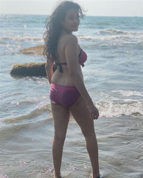 Kamya Panjabi Stuns In Bikini See The Actress Flaunting Her Body In These Pics News