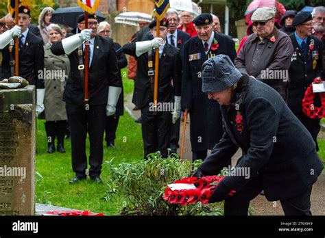 Dead youngs hi-res stock photography and images - Alamy