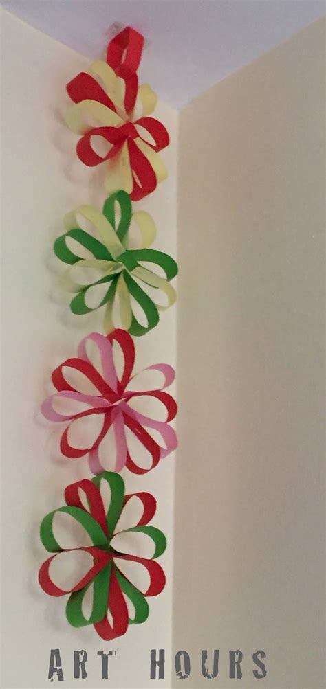 Flower wali clips dikhyae : Tutorial: Using Paper Strips to make a Floral Decoration ...