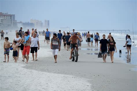 Cuomo Says Florida Beachgoers Travelling To New York Must First Be