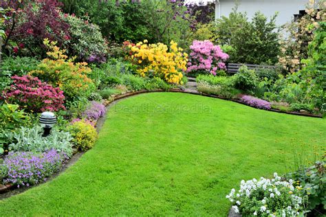Maybe you would like to learn more about one of these? Schöner Garten - Lizenzfreies Foto - #9349480 ...