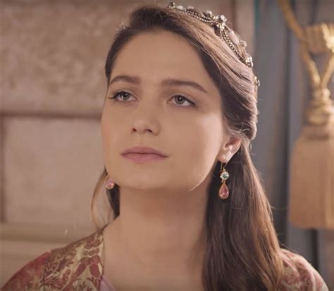 Gülcan arslan ilk olarak 2007 yılında trt1 ekranlarında yayınlanan sardunya sokak adlı dizide oynadı. Fahriye Sultan - Gülcan Arslan | Magnificent, Earrings ...