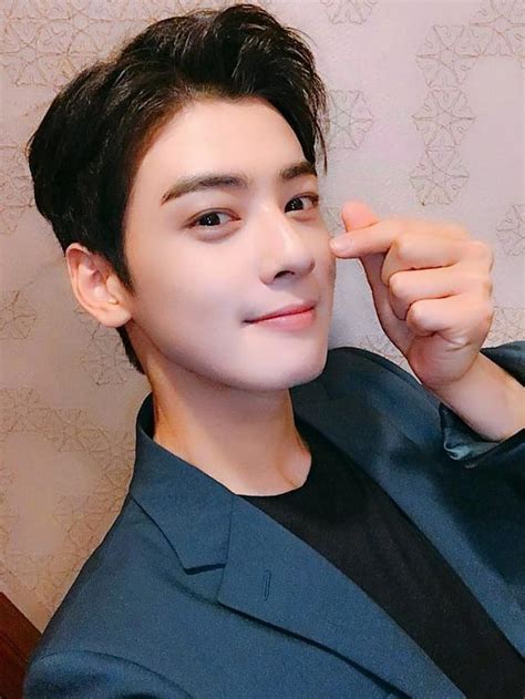 Cha eun woo sendiri sering disebut sebagai salah satu idol kpop paling tampan di generasi ketiga. Datang ke Indonesia, Cha Eun Woo Hadiri ITA Awards 2018 ...
