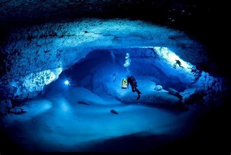 Deep Down In An Underwater Crystal Cave Underwater Caves Cave Diving