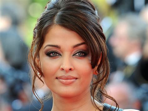 Amazing Beautiful Face Of Indian Bollywood Actress Aishwarya Rai Hd Wallpaper Hd Wallpapers