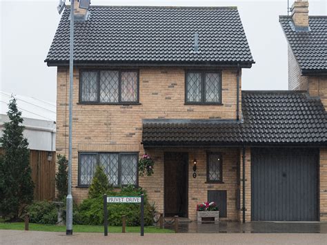 When you upload any file in google drive and share it, the shared link looks like this You can now buy Harry Potter's house as 4 Privet Drive is ...