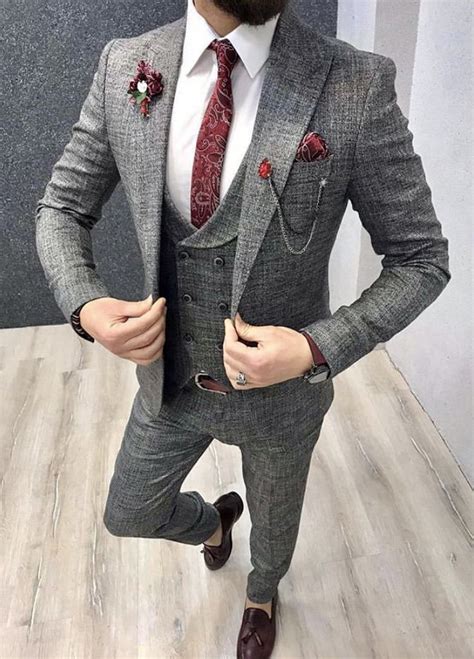 When 'manscaping' your private parts, you do not have to worry about nicks and cuts as this shaver has a specially designed fine foil to capture hairs without ever damaging the skin. This grey textured three piece men's tailored tailored ...