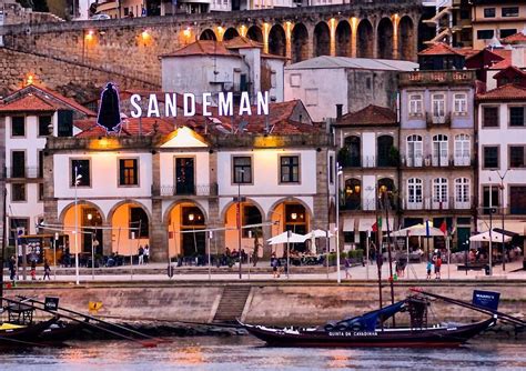 De stad ligt tegenover de stad porto, op de zuidoever van de douro, en is het centrum van alle portwijnen. Visita Vila Nova de Gaia e as casas de vinho do Porto