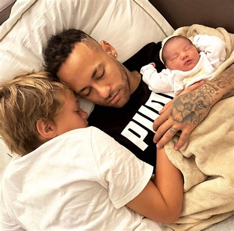 Neymar Posta Foto Dormindo Com A Bebê Mavie E O Filho Davi João Alberto Blog