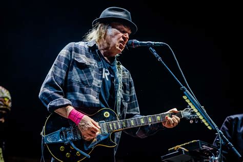 Neil Young sues Trump reelection campaign.. | 100.7 WZXL