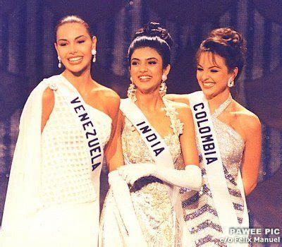 Top 3 Finalist To The Title Of Miss Universe 1994 From Left Miss