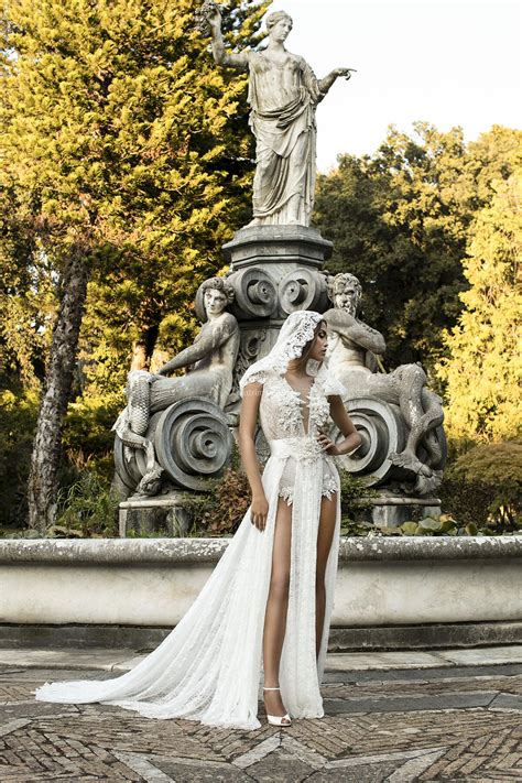 Vanitas presenta una collezione dall'anima lussuosa ed opulenta, estremamente rococò: Abiti da Sposa di Vanitas - BEATRICE - Matrimonio.com