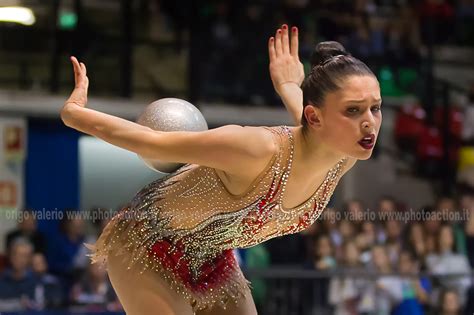 Le ginnaste individuali possono decidere di partecipare principalmente a due tipi di gare: Ginnastica ritmica, Coppa del Mondo Pesaro 2019: le ...