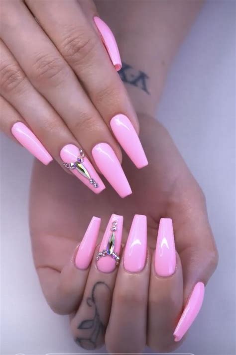 barbie pink r nails