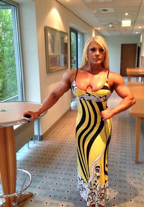 Lisa Cross Female Bodybuilding Muscular Female Bodybuilders