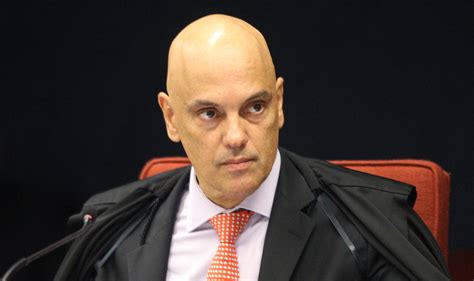 Em 27 de maio de 2020, pessoas de bem foram acordadas com a polícia e isso fere o estado democrático de direito. Petição online que pede o impeachment de Alexandre de Morais já chega perto de 300 mil ...