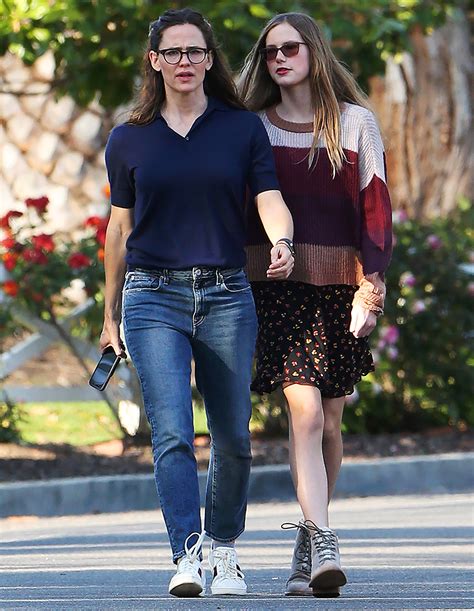 Jennifer Garner Wearing Mom Jeans Sneakers Photos