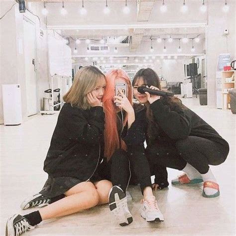 I have another filipina friend who's korean boyfriend always urge me to teach his girlfriend korean but never exert. Image result for three ulzzang friends | Korean best friends