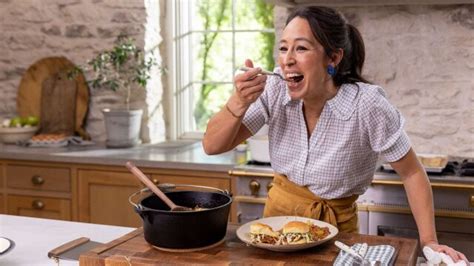 Watch Magnolia Table With Joanna Gaines Brisket Sliders S7 E3 TV