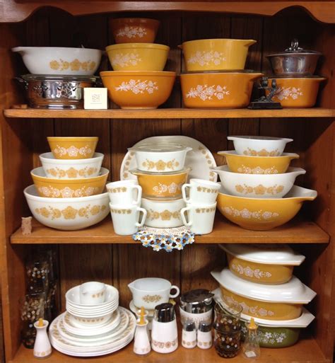 Pyrex introduced their butterfly gold design in 1972 which features golden brown flowers and butterflies. Butterfly Gold Pyrex Collection | I picked up the largest ...