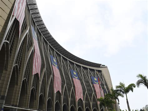 The budget seeks to invigorate the economy and implement institutional reforms to strengthen fiscal administration, manage government debt and raise government revenue. Commentary on Malaysia's Budget 2019 manpower measures ...