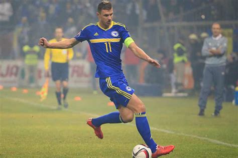 Découvrez des photos de stock de edin dzeko en hd et d'autres images éditoriales dans la collection shutterstock. Late Edin Dzeko goal saves Bosnia in Euro 2016 playoff ...