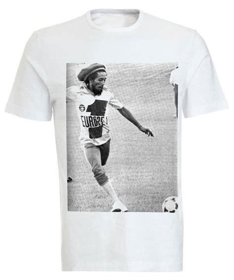 Legendary reggae musician and icon bob marley would have turned 74 years old on wednesday. Bob Marley Football Crew Neck Tee T-shirt | eBay