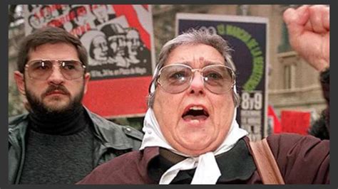 La presidenta de madres de plaza de mayo publicó una carta abierta en la que aseeguró que el ex presidente entregó el país a las multinacionales. Procesaron a Hebe de Bonafini y Sergio Schoklender ...