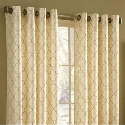 Here are the most popular coverings, with descriptions, tips, photos and suggestions for each. Basic Types of Windows Treatments for Bedrooms