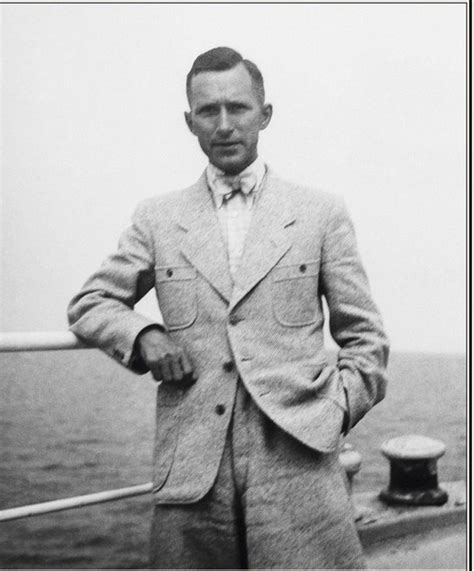 Ernst jünger lehnt zum wiederholten male ein von der nsdap angetragenes reichstagsmandat ab, ebenso sträubt er sich gegen die berufung in die gleichgeschaltete deutsche akademie für dichtung. Frasi di Ernst Jünger - PensieriParole