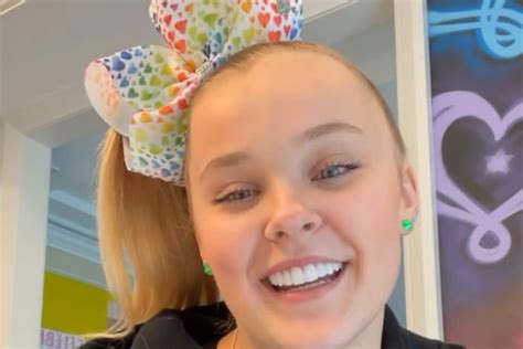 Jojo Siwa Talks To Fans About Her Coming Out On Instagram Live Jojo