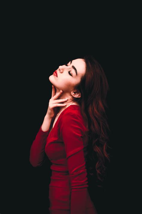 Gambar Gadis Wanita Fotografi Melihat Penyanyi Si Rambut Coklat Potret Model Merah