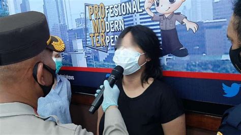 Foto Wanita Mesum Di Halte Smkn 34 Alami Gangguan Jiwa Dan Sedang Hamil