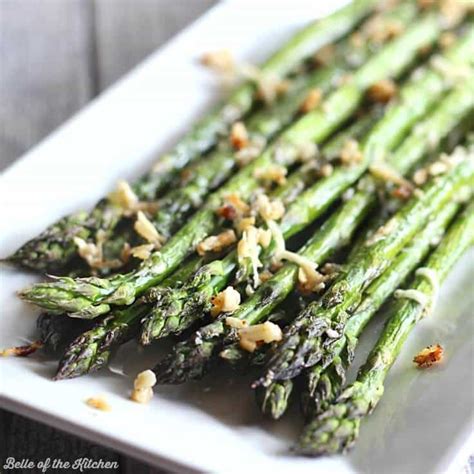 Cut the foil into 4 equal sheets and divide the asparagus spears into equal portions, laying them in the centre of the foil. Garlic Parmesan Roasted Asparagus Recipe
