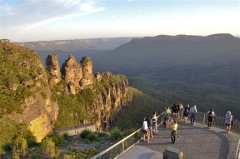 While the name suggests that the park was established in the mountains, its landscape actually consists of an uplifted plateau and cliffs covered in woodland and crossed by several rivers and waterfalls. 10 Facts about Blue Mountains | Fact File