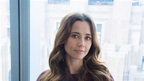 Linda Cardellini Is Used To Being The Only Girl On Set Vanity Fair