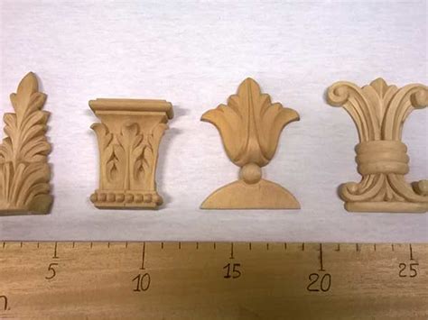 Scrivania per riunioni costruita in legno su misura. Fregi per mobili - Intarsi guarnizioni ornamenti ...