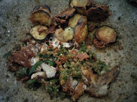 Semuanya sudah mamikos rangkum di bawah ini resepnya Resep Ayam Geprek Cabe Ijo - Ragam Resto
