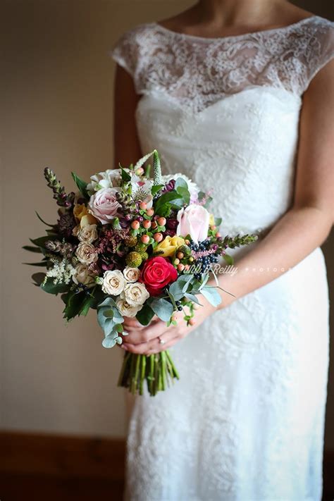 23 Beautiful Wedding Bouquets For Winter Brides