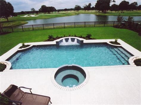 In addition to being an incredibly durable material, the beautiful clay color doesn't fade and is easy to clean. Bullnose Brick Pool Coping | Platinum Pools