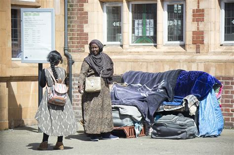 Somali Mother And Son Chose To Live On A London Bench Daily Mail Online